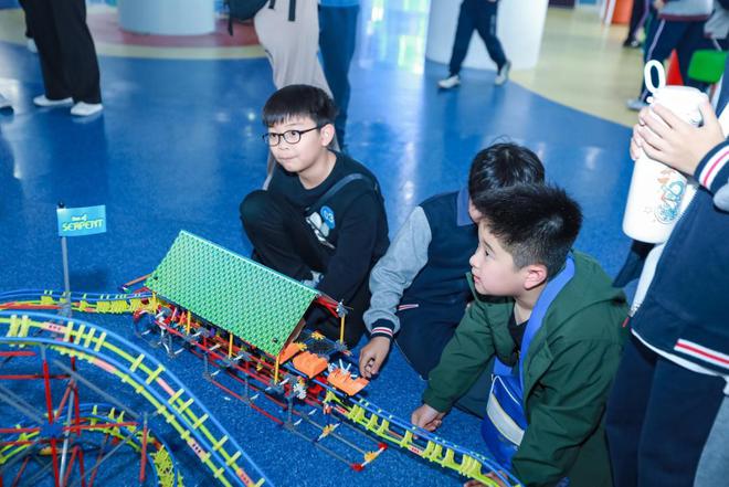 AI教育 局长说|杨浦区教育局局长王芳:高校智汇AI融合共创学习新生态(图8)